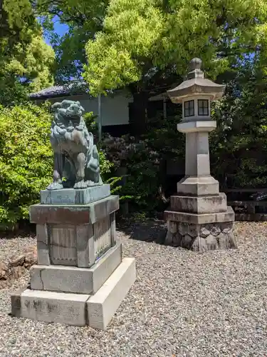 溝旗神社（肇國神社）の狛犬