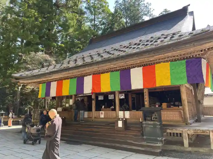 高野山金剛峯寺奥の院(和歌山県)
