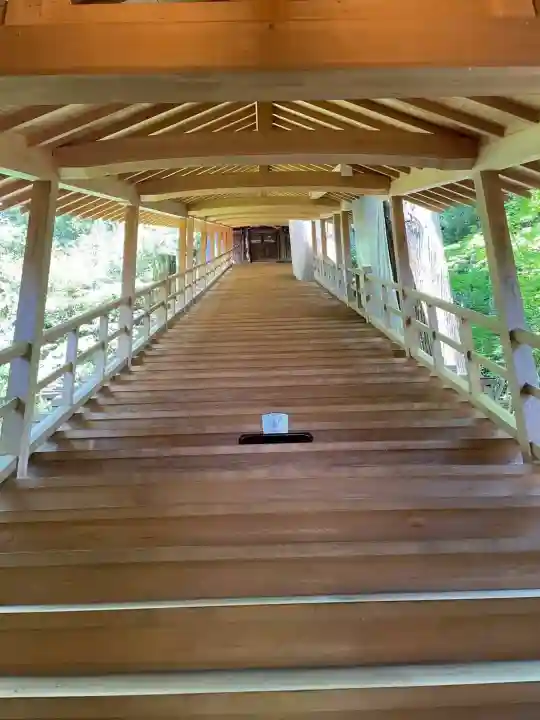 丹生川上神社(下社)の{uncategorized: "未分類", other: "その他", undefined: "問題あり", building: "その他建物", grave: "お墓", sacred_gate: "鳥居", guardian: "狛犬", statue: "像", buddha: "仏像", history: "歴史", nature: "自然", garden: "庭園", animal: "動物", pagoda: "塔", temizu: "手水舎", mountain_gate: "山門・神門", sanctuary: "本殿・本堂", subordinate: "末社・摂社", art: "芸術", scenery: "景色", jizo: "地蔵", ema: "絵馬", goshuin: "御朱印", omikuji: "おみくじ", items: "授与品その他", amulet: "お守り", goshuincho: "御朱印帳", eats: "食事", festival: "お祭り", votive_dance: "神楽", shichigosan: "七五三参", wedding: "結婚式", experience: "体験その他", initially: "初詣", around: "周辺", anti_infection: "感染症対策"}