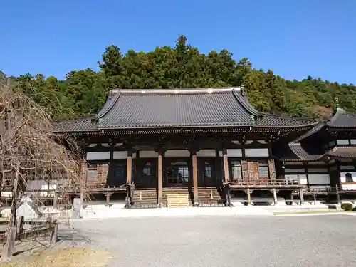 久遠寺の本殿・本堂