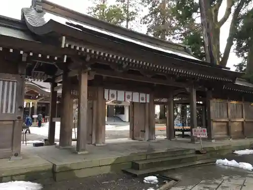 白山比咩神社の山門・神門