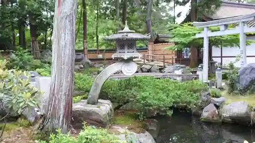 建部大社の庭園