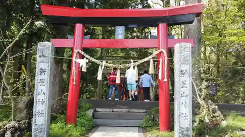 新屋山神社の鳥居