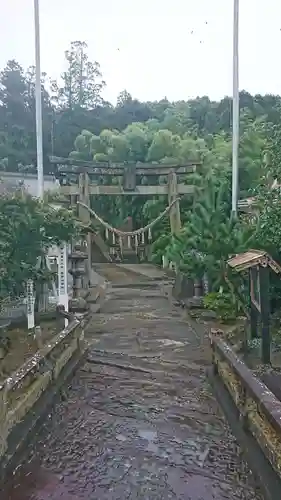 飯野山神社(宮下)の鳥居