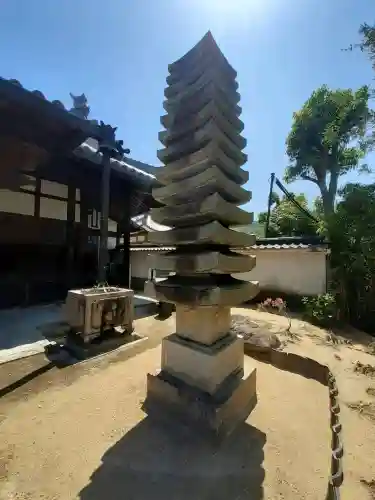 成願寺の{uncategorized: "未分類", other: "その他", undefined: "問題あり", building: "その他建物", grave: "お墓", sacred_gate: "鳥居", guardian: "狛犬", statue: "像", buddha: "仏像", history: "歴史", nature: "自然", garden: "庭園", animal: "動物", pagoda: "塔", temizu: "手水舎", mountain_gate: "山門・神門", sanctuary: "本殿・本堂", subordinate: "末社・摂社", art: "芸術", scenery: "景色", jizo: "地蔵", ema: "絵馬", goshuin: "御朱印", omikuji: "おみくじ", items: "授与品その他", amulet: "お守り", goshuincho: "御朱印帳", eats: "食事", festival: "お祭り", votive_dance: "神楽", shichigosan: "七五三参", wedding: "結婚式", experience: "体験その他", initially: "初詣", around: "周辺", anti_infection: "感染症対策"}