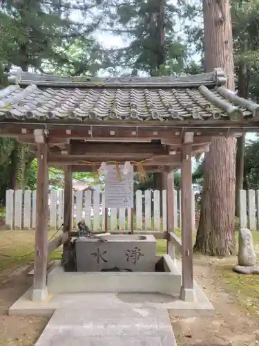 倭文神社の手水舎