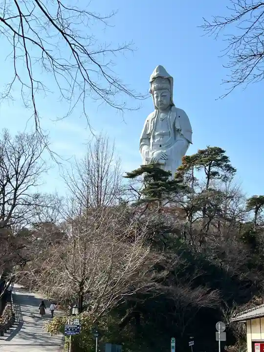 観音山慈眼院(高崎観音)の{uncategorized: "未分類", other: "その他", undefined: "問題あり", building: "その他建物", grave: "お墓", sacred_gate: "鳥居", guardian: "狛犬", statue: "像", buddha: "仏像", history: "歴史", nature: "自然", garden: "庭園", animal: "動物", pagoda: "塔", temizu: "手水舎", mountain_gate: "山門・神門", sanctuary: "本殿・本堂", subordinate: "末社・摂社", art: "芸術", scenery: "景色", jizo: "地蔵", ema: "絵馬", goshuin: "御朱印", omikuji: "おみくじ", items: "授与品その他", amulet: "お守り", goshuincho: "御朱印帳", eats: "食事", festival: "お祭り", votive_dance: "神楽", shichigosan: "七五三参", wedding: "結婚式", experience: "体験その他", initially: "初詣", around: "周辺", anti_infection: "感染症対策"}