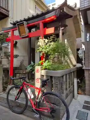 出世稲荷大明神の鳥居