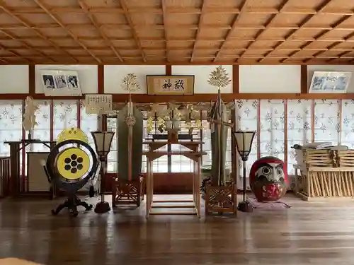 倭白山比咩神社（南出）の本殿・本堂