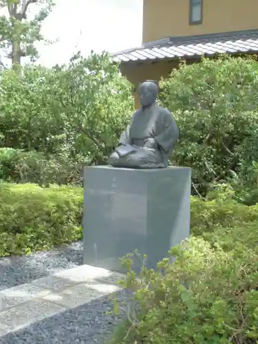 松陰神社の像