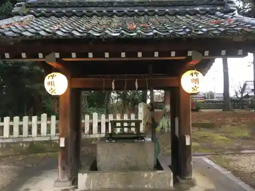 神明社の手水舎