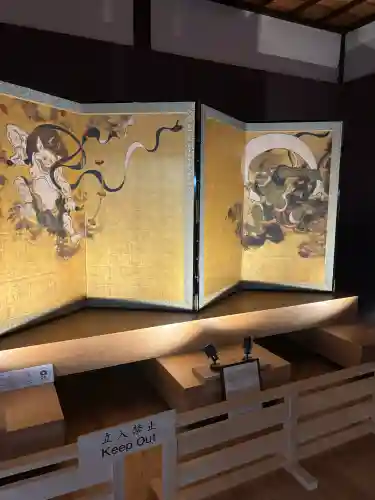建仁寺（建仁禅寺）の{uncategorized: "未分類", other: "その他", undefined: "問題あり", building: "その他建物", grave: "お墓", sacred_gate: "鳥居", guardian: "狛犬", statue: "像", buddha: "仏像", history: "歴史", nature: "自然", garden: "庭園", animal: "動物", pagoda: "塔", temizu: "手水舎", mountain_gate: "山門・神門", sanctuary: "本殿・本堂", subordinate: "末社・摂社", art: "芸術", scenery: "景色", jizo: "地蔵", ema: "絵馬", goshuin: "御朱印", omikuji: "おみくじ", items: "授与品その他", amulet: "お守り", goshuincho: "御朱印帳", eats: "食事", festival: "お祭り", votive_dance: "神楽", shichigosan: "七五三参", wedding: "結婚式", experience: "体験その他", initially: "初詣", around: "周辺", anti_infection: "感染症対策"}