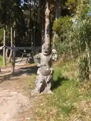 諏訪神社の像