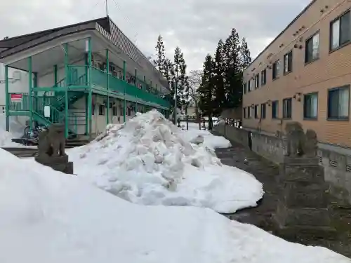 熊野宮の{uncategorized: "未分類", other: "その他", undefined: "問題あり", building: "その他建物", grave: "お墓", sacred_gate: "鳥居", guardian: "狛犬", statue: "像", buddha: "仏像", history: "歴史", nature: "自然", garden: "庭園", animal: "動物", pagoda: "塔", temizu: "手水舎", mountain_gate: "山門・神門", sanctuary: "本殿・本堂", subordinate: "末社・摂社", art: "芸術", scenery: "景色", jizo: "地蔵", ema: "絵馬", goshuin: "御朱印", omikuji: "おみくじ", items: "授与品その他", amulet: "お守り", goshuincho: "御朱印帳", eats: "食事", festival: "お祭り", votive_dance: "神楽", shichigosan: "七五三参", wedding: "結婚式", experience: "体験その他", initially: "初詣", around: "周辺", anti_infection: "感染症対策"}