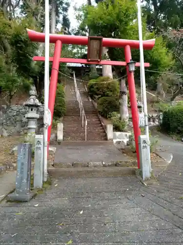 願満社の鳥居