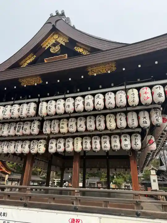 八坂神社(祇園さん)の{uncategorized: "未分類", other: "その他", undefined: "問題あり", building: "その他建物", grave: "お墓", sacred_gate: "鳥居", guardian: "狛犬", statue: "像", buddha: "仏像", history: "歴史", nature: "自然", garden: "庭園", animal: "動物", pagoda: "塔", temizu: "手水舎", mountain_gate: "山門・神門", sanctuary: "本殿・本堂", subordinate: "末社・摂社", art: "芸術", scenery: "景色", jizo: "地蔵", ema: "絵馬", goshuin: "御朱印", omikuji: "おみくじ", items: "授与品その他", amulet: "お守り", goshuincho: "御朱印帳", eats: "食事", festival: "お祭り", votive_dance: "神楽", shichigosan: "七五三参", wedding: "結婚式", experience: "体験その他", initially: "初詣", around: "周辺", anti_infection: "感染症対策"}