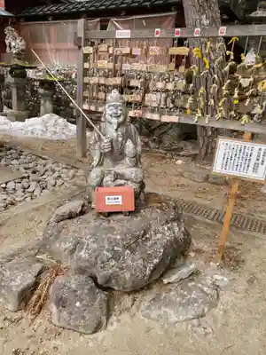 日光二荒山神社中宮祠の像