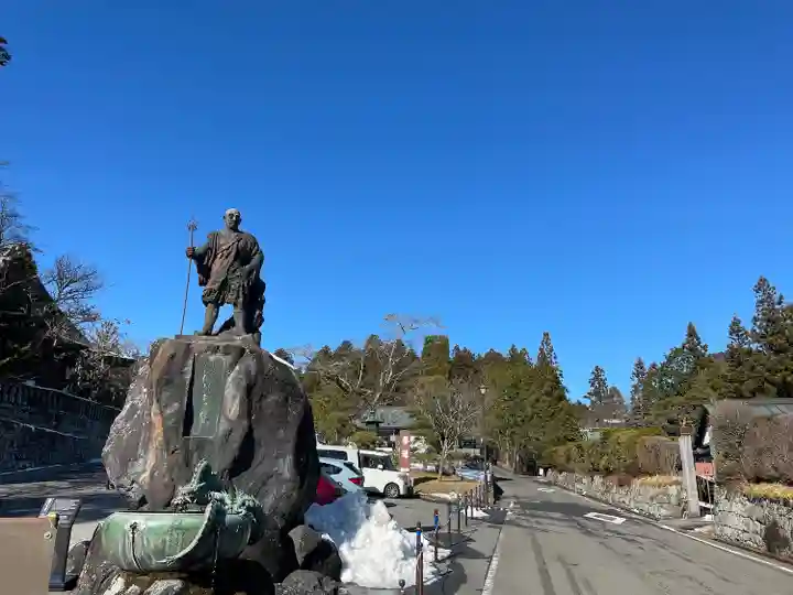 日光山輪王寺三仏堂の周辺