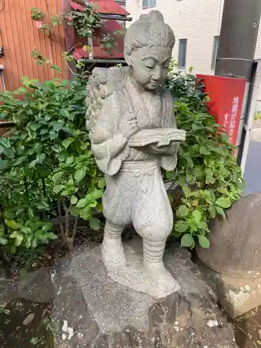 船玉神社の像