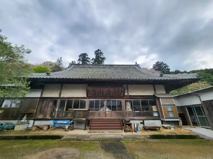 長善寺の{uncategorized: "未分類", other: "その他", undefined: "問題あり", building: "その他建物", grave: "お墓", sacred_gate: "鳥居", guardian: "狛犬", statue: "像", buddha: "仏像", history: "歴史", nature: "自然", garden: "庭園", animal: "動物", pagoda: "塔", temizu: "手水舎", mountain_gate: "山門・神門", sanctuary: "本殿・本堂", subordinate: "末社・摂社", art: "芸術", scenery: "景色", jizo: "地蔵", ema: "絵馬", goshuin: "御朱印", omikuji: "おみくじ", items: "授与品その他", amulet: "お守り", goshuincho: "御朱印帳", eats: "食事", festival: "お祭り", votive_dance: "神楽", shichigosan: "七五三参", wedding: "結婚式", experience: "体験その他", initially: "初詣", around: "周辺", anti_infection: "感染症対策"}