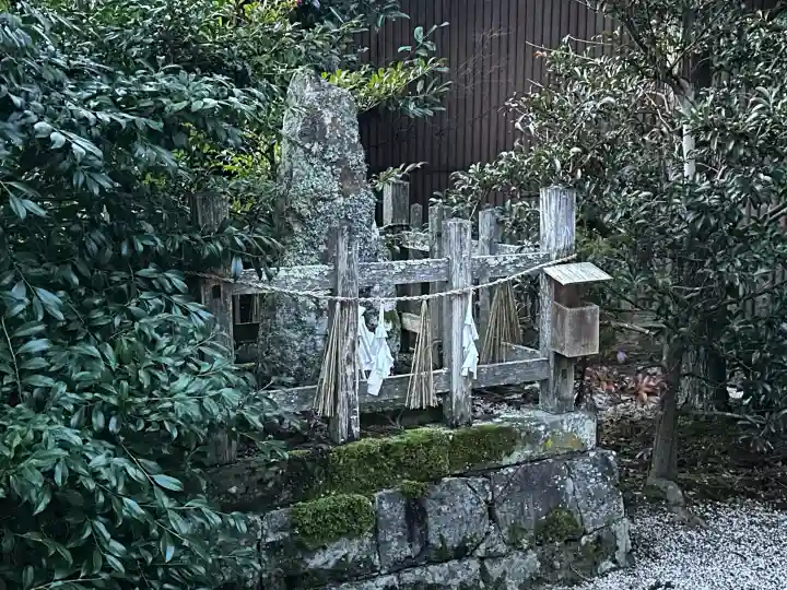 海潮神社の{uncategorized: "未分類", other: "その他", undefined: "問題あり", building: "その他建物", grave: "お墓", sacred_gate: "鳥居", guardian: "狛犬", statue: "像", buddha: "仏像", history: "歴史", nature: "自然", garden: "庭園", animal: "動物", pagoda: "塔", temizu: "手水舎", mountain_gate: "山門・神門", sanctuary: "本殿・本堂", subordinate: "末社・摂社", art: "芸術", scenery: "景色", jizo: "地蔵", ema: "絵馬", goshuin: "御朱印", omikuji: "おみくじ", items: "授与品その他", amulet: "お守り", goshuincho: "御朱印帳", eats: "食事", festival: "お祭り", votive_dance: "神楽", shichigosan: "七五三参", wedding: "結婚式", experience: "体験その他", initially: "初詣", around: "周辺", anti_infection: "感染症対策"}