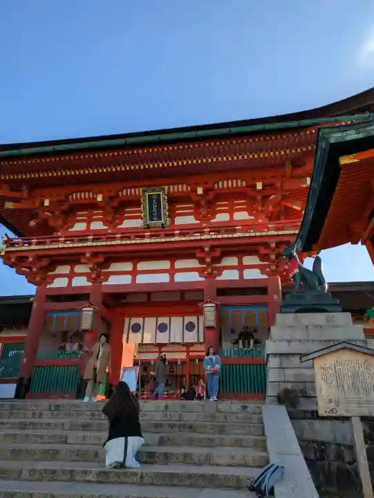 伏見稲荷大社の{uncategorized: "未分類", other: "その他", undefined: "問題あり", building: "その他建物", grave: "お墓", sacred_gate: "鳥居", guardian: "狛犬", statue: "像", buddha: "仏像", history: "歴史", nature: "自然", garden: "庭園", animal: "動物", pagoda: "塔", temizu: "手水舎", mountain_gate: "山門・神門", sanctuary: "本殿・本堂", subordinate: "末社・摂社", art: "芸術", scenery: "景色", jizo: "地蔵", ema: "絵馬", goshuin: "御朱印", omikuji: "おみくじ", items: "授与品その他", amulet: "お守り", goshuincho: "御朱印帳", eats: "食事", festival: "お祭り", votive_dance: "神楽", shichigosan: "七五三参", wedding: "結婚式", experience: "体験その他", initially: "初詣", around: "周辺", anti_infection: "感染症対策"}
