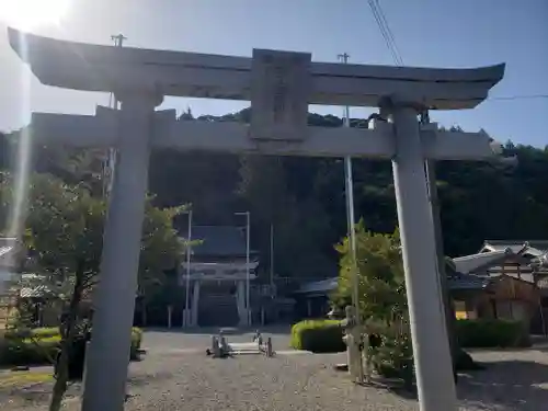 宇波西神社の鳥居