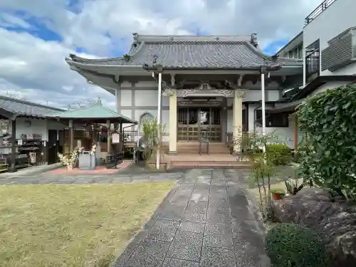 宗長寺の{uncategorized: "未分類", other: "その他", undefined: "問題あり", building: "その他建物", grave: "お墓", sacred_gate: "鳥居", guardian: "狛犬", statue: "像", buddha: "仏像", history: "歴史", nature: "自然", garden: "庭園", animal: "動物", pagoda: "塔", temizu: "手水舎", mountain_gate: "山門・神門", sanctuary: "本殿・本堂", subordinate: "末社・摂社", art: "芸術", scenery: "景色", jizo: "地蔵", ema: "絵馬", goshuin: "御朱印", omikuji: "おみくじ", items: "授与品その他", amulet: "お守り", goshuincho: "御朱印帳", eats: "食事", festival: "お祭り", votive_dance: "神楽", shichigosan: "七五三参", wedding: "結婚式", experience: "体験その他", initially: "初詣", around: "周辺", anti_infection: "感染症対策"}