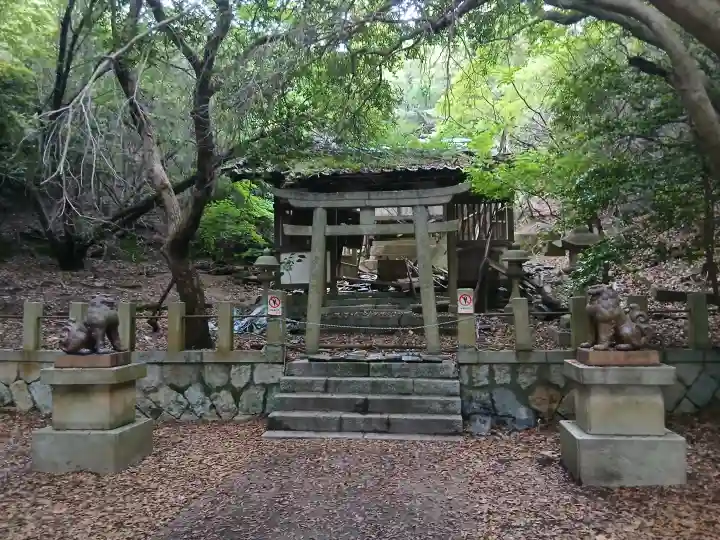 大久野島神社の{uncategorized: "未分類", other: "その他", undefined: "問題あり", building: "その他建物", grave: "お墓", sacred_gate: "鳥居", guardian: "狛犬", statue: "像", buddha: "仏像", history: "歴史", nature: "自然", garden: "庭園", animal: "動物", pagoda: "塔", temizu: "手水舎", mountain_gate: "山門・神門", sanctuary: "本殿・本堂", subordinate: "末社・摂社", art: "芸術", scenery: "景色", jizo: "地蔵", ema: "絵馬", goshuin: "御朱印", omikuji: "おみくじ", items: "授与品その他", amulet: "お守り", goshuincho: "御朱印帳", eats: "食事", festival: "お祭り", votive_dance: "神楽", shichigosan: "七五三参", wedding: "結婚式", experience: "体験その他", initially: "初詣", around: "周辺", anti_infection: "感染症対策"}