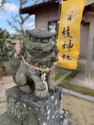 赤木日枝神社の{uncategorized: "未分類", other: "その他", undefined: "問題あり", building: "その他建物", grave: "お墓", sacred_gate: "鳥居", guardian: "狛犬", statue: "像", buddha: "仏像", history: "歴史", nature: "自然", garden: "庭園", animal: "動物", pagoda: "塔", temizu: "手水舎", mountain_gate: "山門・神門", sanctuary: "本殿・本堂", subordinate: "末社・摂社", art: "芸術", scenery: "景色", jizo: "地蔵", ema: "絵馬", goshuin: "御朱印", omikuji: "おみくじ", items: "授与品その他", amulet: "お守り", goshuincho: "御朱印帳", eats: "食事", festival: "お祭り", votive_dance: "神楽", shichigosan: "七五三参", wedding: "結婚式", experience: "体験その他", initially: "初詣", around: "周辺", anti_infection: "感染症対策"}