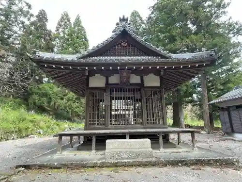 瀧之宮神社の{uncategorized: "未分類", other: "その他", undefined: "問題あり", building: "その他建物", grave: "お墓", sacred_gate: "鳥居", guardian: "狛犬", statue: "像", buddha: "仏像", history: "歴史", nature: "自然", garden: "庭園", animal: "動物", pagoda: "塔", temizu: "手水舎", mountain_gate: "山門・神門", sanctuary: "本殿・本堂", subordinate: "末社・摂社", art: "芸術", scenery: "景色", jizo: "地蔵", ema: "絵馬", goshuin: "御朱印", omikuji: "おみくじ", items: "授与品その他", amulet: "お守り", goshuincho: "御朱印帳", eats: "食事", festival: "お祭り", votive_dance: "神楽", shichigosan: "七五三参", wedding: "結婚式", experience: "体験その他", initially: "初詣", around: "周辺", anti_infection: "感染症対策"}