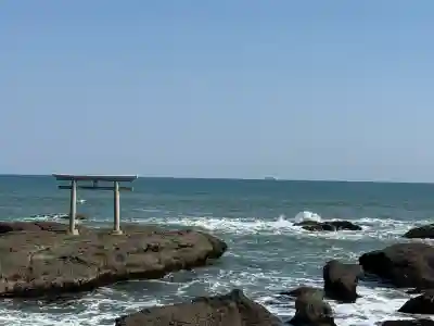 大洗磯前神社の{uncategorized: "未分類", other: "その他", undefined: "問題あり", building: "その他建物", grave: "お墓", sacred_gate: "鳥居", guardian: "狛犬", statue: "像", buddha: "仏像", history: "歴史", nature: "自然", garden: "庭園", animal: "動物", pagoda: "塔", temizu: "手水舎", mountain_gate: "山門・神門", sanctuary: "本殿・本堂", subordinate: "末社・摂社", art: "芸術", scenery: "景色", jizo: "地蔵", ema: "絵馬", goshuin: "御朱印", omikuji: "おみくじ", items: "授与品その他", amulet: "お守り", goshuincho: "御朱印帳", eats: "食事", festival: "お祭り", votive_dance: "神楽", shichigosan: "七五三参", wedding: "結婚式", experience: "体験その他", initially: "初詣", around: "周辺", anti_infection: "感染症対策"}