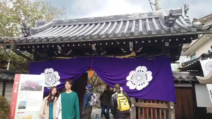 櫻本坊の山門・神門