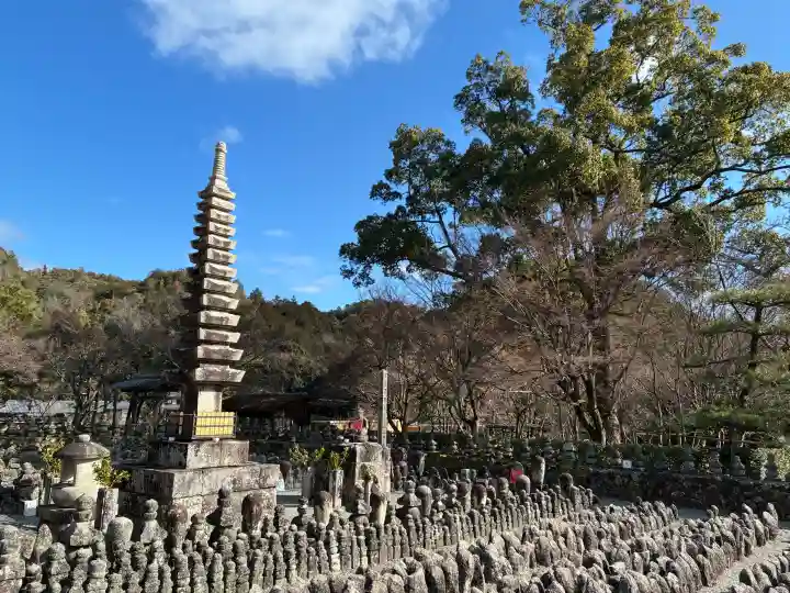 化野念仏寺の{uncategorized: "未分類", other: "その他", undefined: "問題あり", building: "その他建物", grave: "お墓", sacred_gate: "鳥居", guardian: "狛犬", statue: "像", buddha: "仏像", history: "歴史", nature: "自然", garden: "庭園", animal: "動物", pagoda: "塔", temizu: "手水舎", mountain_gate: "山門・神門", sanctuary: "本殿・本堂", subordinate: "末社・摂社", art: "芸術", scenery: "景色", jizo: "地蔵", ema: "絵馬", goshuin: "御朱印", omikuji: "おみくじ", items: "授与品その他", amulet: "お守り", goshuincho: "御朱印帳", eats: "食事", festival: "お祭り", votive_dance: "神楽", shichigosan: "七五三参", wedding: "結婚式", experience: "体験その他", initially: "初詣", around: "周辺", anti_infection: "感染症対策"}
