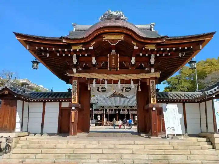 射楯兵主神社の{uncategorized: "未分類", other: "その他", undefined: "問題あり", building: "その他建物", grave: "お墓", sacred_gate: "鳥居", guardian: "狛犬", statue: "像", buddha: "仏像", history: "歴史", nature: "自然", garden: "庭園", animal: "動物", pagoda: "塔", temizu: "手水舎", mountain_gate: "山門・神門", sanctuary: "本殿・本堂", subordinate: "末社・摂社", art: "芸術", scenery: "景色", jizo: "地蔵", ema: "絵馬", goshuin: "御朱印", omikuji: "おみくじ", items: "授与品その他", amulet: "お守り", goshuincho: "御朱印帳", eats: "食事", festival: "お祭り", votive_dance: "神楽", shichigosan: "七五三参", wedding: "結婚式", experience: "体験その他", initially: "初詣", around: "周辺", anti_infection: "感染症対策"}