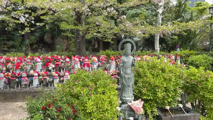 増上寺の{uncategorized: "未分類", other: "その他", undefined: "問題あり", building: "その他建物", grave: "お墓", sacred_gate: "鳥居", guardian: "狛犬", statue: "像", buddha: "仏像", history: "歴史", nature: "自然", garden: "庭園", animal: "動物", pagoda: "塔", temizu: "手水舎", mountain_gate: "山門・神門", sanctuary: "本殿・本堂", subordinate: "末社・摂社", art: "芸術", scenery: "景色", jizo: "地蔵", ema: "絵馬", goshuin: "御朱印", omikuji: "おみくじ", items: "授与品その他", amulet: "お守り", goshuincho: "御朱印帳", eats: "食事", festival: "お祭り", votive_dance: "神楽", shichigosan: "七五三参", wedding: "結婚式", experience: "体験その他", initially: "初詣", around: "周辺", anti_infection: "感染症対策"}