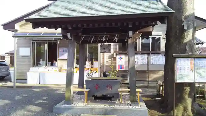 日々神社の手水舎