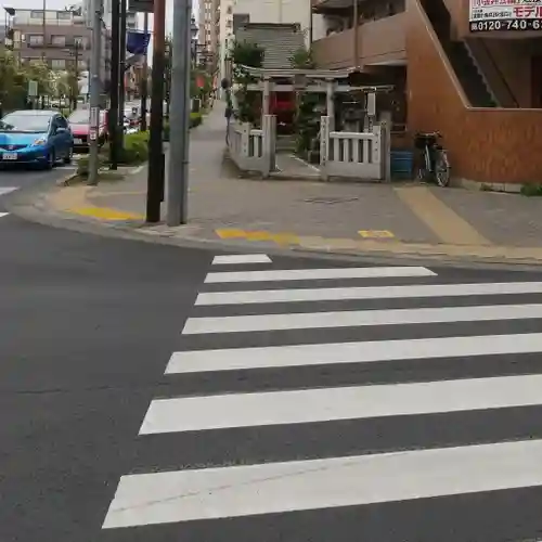 大松木下之稲荷大神の庭園