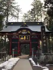 三峯神社の山門