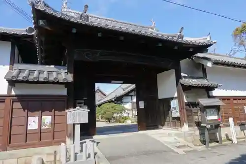 来迎寺の山門