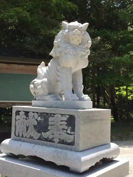 川上山若宮八幡宮の狛犬