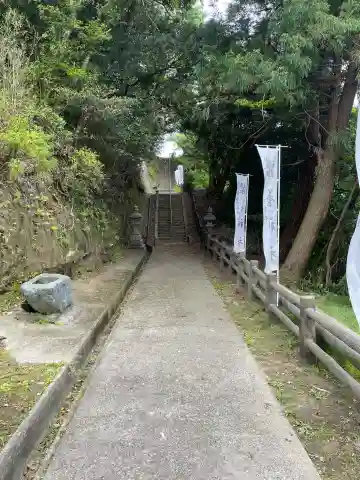 蠶養神社の{uncategorized: "未分類", other: "その他", undefined: "問題あり", building: "その他建物", grave: "お墓", sacred_gate: "鳥居", guardian: "狛犬", statue: "像", buddha: "仏像", history: "歴史", nature: "自然", garden: "庭園", animal: "動物", pagoda: "塔", temizu: "手水舎", mountain_gate: "山門・神門", sanctuary: "本殿・本堂", subordinate: "末社・摂社", art: "芸術", scenery: "景色", jizo: "地蔵", ema: "絵馬", goshuin: "御朱印", omikuji: "おみくじ", items: "授与品その他", amulet: "お守り", goshuincho: "御朱印帳", eats: "食事", festival: "お祭り", votive_dance: "神楽", shichigosan: "七五三参", wedding: "結婚式", experience: "体験その他", initially: "初詣", around: "周辺", anti_infection: "感染症対策"}