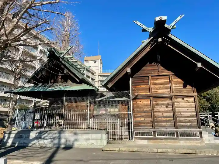 本一色天祖神社の{uncategorized: "未分類", other: "その他", undefined: "問題あり", building: "その他建物", grave: "お墓", sacred_gate: "鳥居", guardian: "狛犬", statue: "像", buddha: "仏像", history: "歴史", nature: "自然", garden: "庭園", animal: "動物", pagoda: "塔", temizu: "手水舎", mountain_gate: "山門・神門", sanctuary: "本殿・本堂", subordinate: "末社・摂社", art: "芸術", scenery: "景色", jizo: "地蔵", ema: "絵馬", goshuin: "御朱印", omikuji: "おみくじ", items: "授与品その他", amulet: "お守り", goshuincho: "御朱印帳", eats: "食事", festival: "お祭り", votive_dance: "神楽", shichigosan: "七五三参", wedding: "結婚式", experience: "体験その他", initially: "初詣", around: "周辺", anti_infection: "感染症対策"}