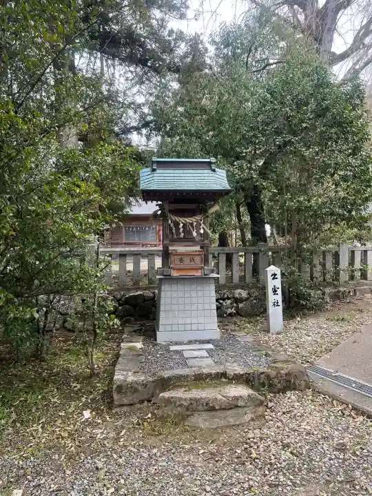 熊野神社の{uncategorized: "未分類", other: "その他", undefined: "問題あり", building: "その他建物", grave: "お墓", sacred_gate: "鳥居", guardian: "狛犬", statue: "像", buddha: "仏像", history: "歴史", nature: "自然", garden: "庭園", animal: "動物", pagoda: "塔", temizu: "手水舎", mountain_gate: "山門・神門", sanctuary: "本殿・本堂", subordinate: "末社・摂社", art: "芸術", scenery: "景色", jizo: "地蔵", ema: "絵馬", goshuin: "御朱印", omikuji: "おみくじ", items: "授与品その他", amulet: "お守り", goshuincho: "御朱印帳", eats: "食事", festival: "お祭り", votive_dance: "神楽", shichigosan: "七五三参", wedding: "結婚式", experience: "体験その他", initially: "初詣", around: "周辺", anti_infection: "感染症対策"}
