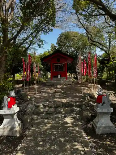 経六稲荷社の{uncategorized: "未分類", other: "その他", undefined: "問題あり", building: "その他建物", grave: "お墓", sacred_gate: "鳥居", guardian: "狛犬", statue: "像", buddha: "仏像", history: "歴史", nature: "自然", garden: "庭園", animal: "動物", pagoda: "塔", temizu: "手水舎", mountain_gate: "山門・神門", sanctuary: "本殿・本堂", subordinate: "末社・摂社", art: "芸術", scenery: "景色", jizo: "地蔵", ema: "絵馬", goshuin: "御朱印", omikuji: "おみくじ", items: "授与品その他", amulet: "お守り", goshuincho: "御朱印帳", eats: "食事", festival: "お祭り", votive_dance: "神楽", shichigosan: "七五三参", wedding: "結婚式", experience: "体験その他", initially: "初詣", around: "周辺", anti_infection: "感染症対策"}