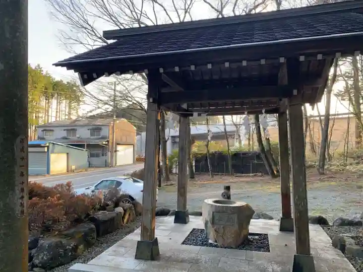 山神社の手水舎