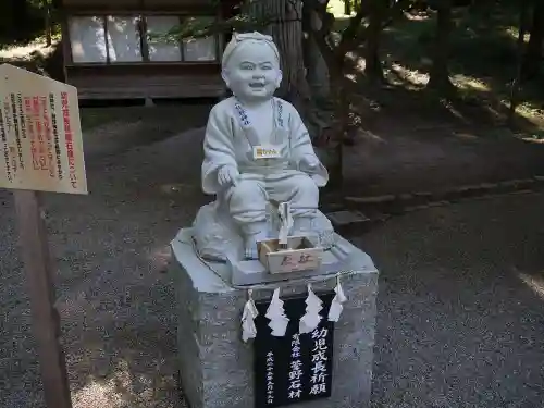 熊野神社の像