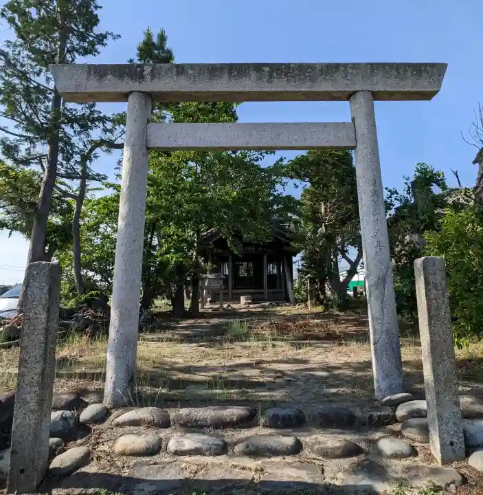 神明社(半頭神明社)の{uncategorized: "未分類", other: "その他", undefined: "問題あり", building: "その他建物", grave: "お墓", sacred_gate: "鳥居", guardian: "狛犬", statue: "像", buddha: "仏像", history: "歴史", nature: "自然", garden: "庭園", animal: "動物", pagoda: "塔", temizu: "手水舎", mountain_gate: "山門・神門", sanctuary: "本殿・本堂", subordinate: "末社・摂社", art: "芸術", scenery: "景色", jizo: "地蔵", ema: "絵馬", goshuin: "御朱印", omikuji: "おみくじ", items: "授与品その他", amulet: "お守り", goshuincho: "御朱印帳", eats: "食事", festival: "お祭り", votive_dance: "神楽", shichigosan: "七五三参", wedding: "結婚式", experience: "体験その他", initially: "初詣", around: "周辺", anti_infection: "感染症対策"}