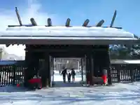 札幌護國神社の山門・神門