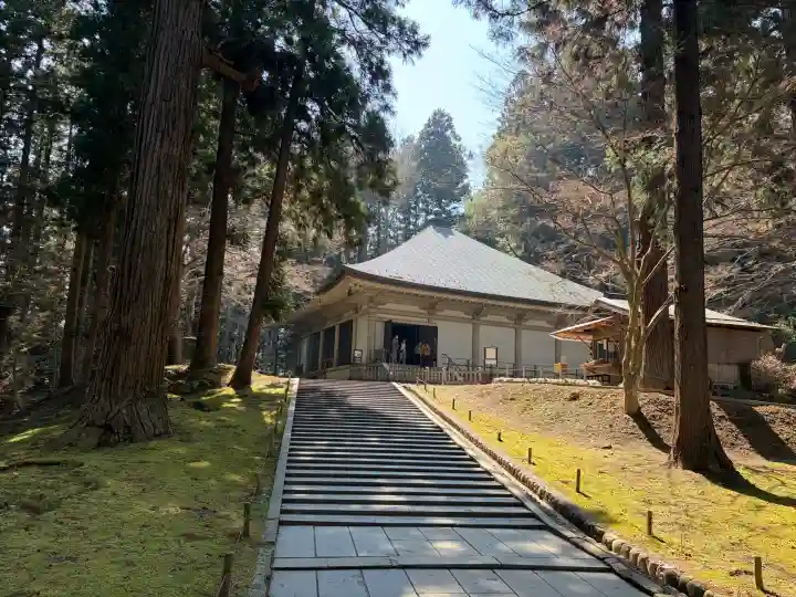 中尊寺金色堂の{uncategorized: "未分類", other: "その他", undefined: "問題あり", building: "その他建物", grave: "お墓", sacred_gate: "鳥居", guardian: "狛犬", statue: "像", buddha: "仏像", history: "歴史", nature: "自然", garden: "庭園", animal: "動物", pagoda: "塔", temizu: "手水舎", mountain_gate: "山門・神門", sanctuary: "本殿・本堂", subordinate: "末社・摂社", art: "芸術", scenery: "景色", jizo: "地蔵", ema: "絵馬", goshuin: "御朱印", omikuji: "おみくじ", items: "授与品その他", amulet: "お守り", goshuincho: "御朱印帳", eats: "食事", festival: "お祭り", votive_dance: "神楽", shichigosan: "七五三参", wedding: "結婚式", experience: "体験その他", initially: "初詣", around: "周辺", anti_infection: "感染症対策"}